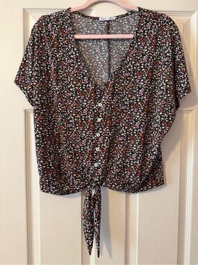 Dex Black Floral Button-Front Tie-Hem Blouse